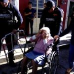 Ancianita de 88 años es desalojada por su propia nieta, en Xalapa