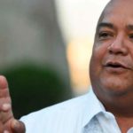 Secretario de gobierno de Veracruz acusa discriminación; lo comparan con la bola de billar número 8