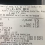 Le escupen a mujer en un OXXO por pedirle a la cajera usar cubrebocas