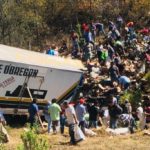 Camión de paquetería se queda sin frenos en Maltrata; le roban la carga