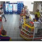 Cajera pide a clienta que use cubrebocas y recibe golpiza en Veracruz
