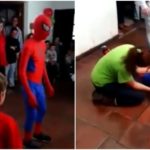“Spiderman” queda inconsciente en plena fiesta al hacer una acrobacia