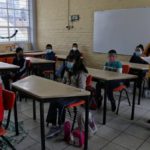 Maestra con COVID no uso cubrebocas e infectó a sus alumnos