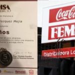 Femsa regala llavero a empleado por 5 años en la empresa; usuarios critican a la compañía