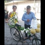 Padre lleva a su hija a su boda en bicicleta en Puebla y se hace Viral